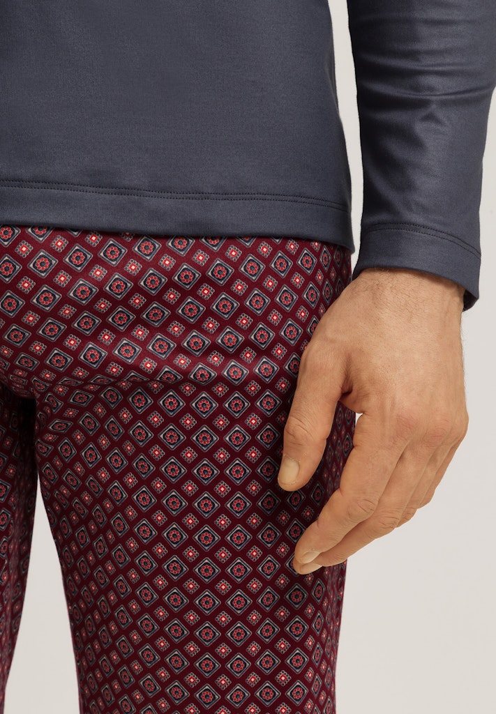 Night & Day - Long Sleeved Pyjamas