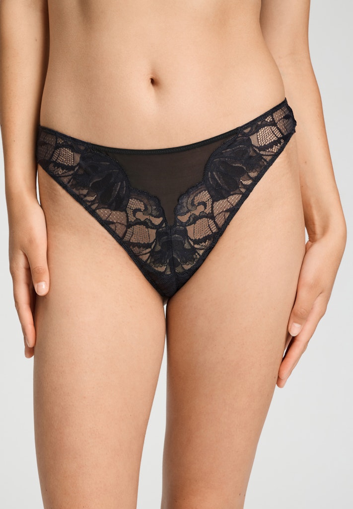 Lysia - Thong