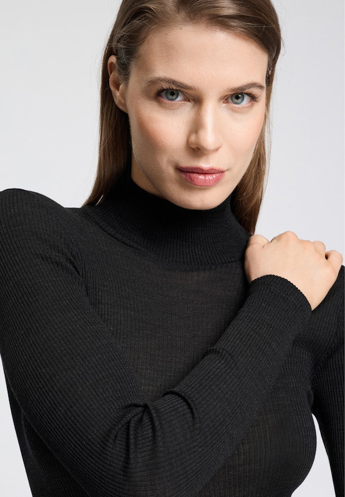 Marcia - Turtle Neck Top