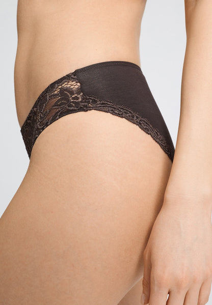 Moments - Mini Briefs