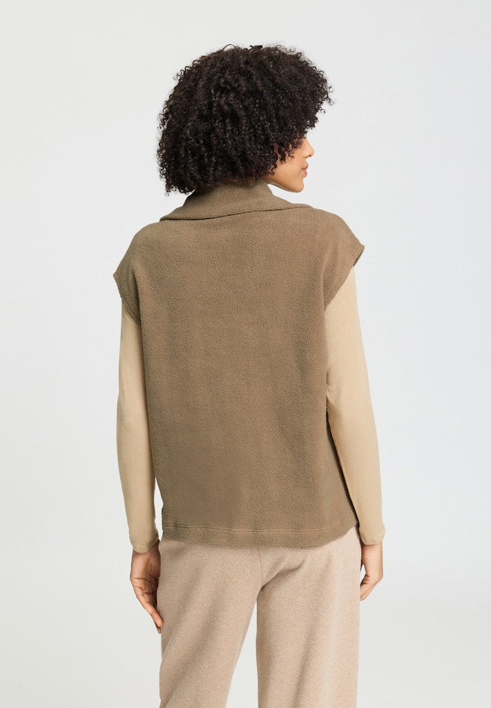 Easy Wear - Sleeveless Jacket