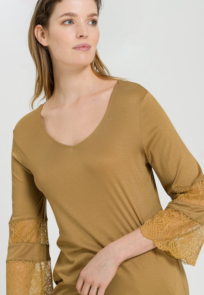 Lilova - Cropped Sleeve V-Neck Shirt